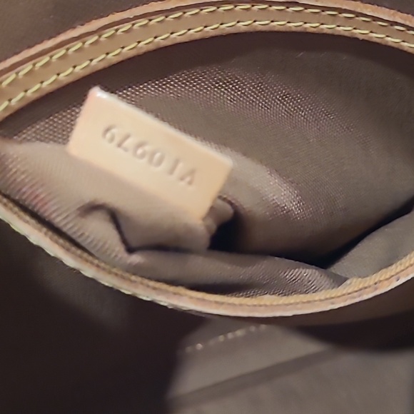 LOUIS VUITTON AUTHENTIC - Picture 16 of 16